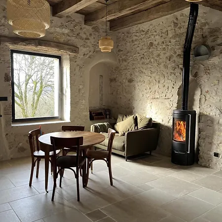 Appartement Dans Une Vieille Ferme Bugiste Ceyzerieu Extérieur photo